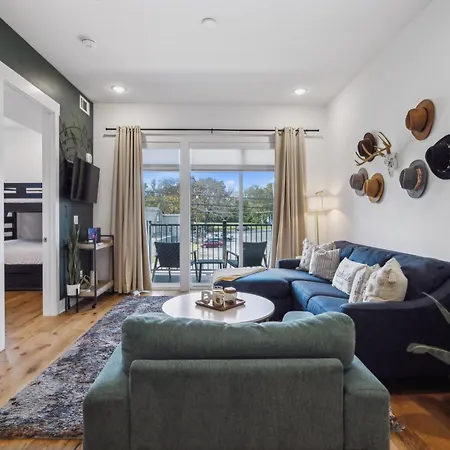 East Nash Condo 13 Mins From Broadway